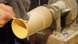 Деревянный стакан из ясеня на токарном станке
