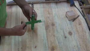 Центроискатель. Device for finding the center of square