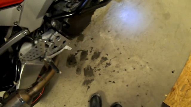 Замена масла и обслуживание мотоцикла HONDA CBR929RR Fireblade. смотреть онлайн