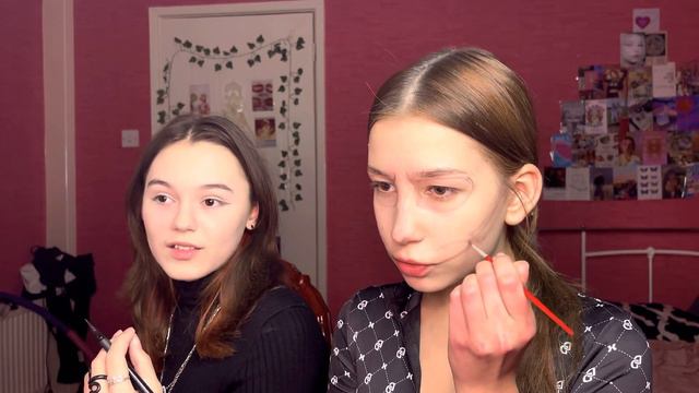 ДЕЛАЕМ МАКИЯЖ С ПОДРУГОЙ НА ХЕЛЛОУИН.🎃И ОБЩАЕМСЯ.