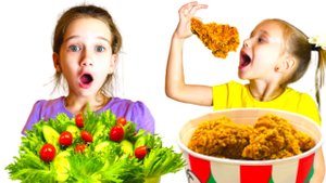 Полина и Даша играют в школу и едят вредную еду.