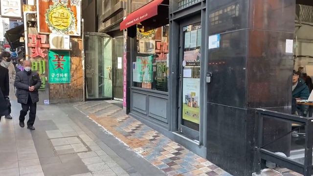 Eating Korean Street Food at Gwangjang Market in Seoul MacBook Pro 2021 Unboxing  Korea Vlog