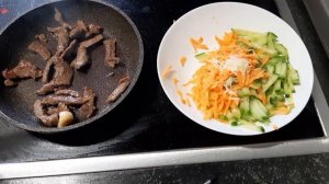 Салат с говядиной и овощами. Люблю такие простые рецепты