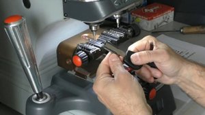 Приспособление для изготовления автомобильных ключей BMW, VW, AUDI