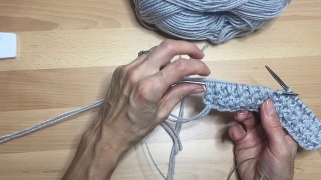 Красивая теплая повязка спицами