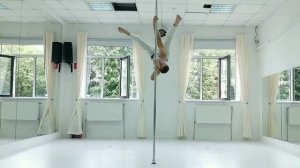 Pole Sport, акробатика на пилоне