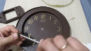 Замена механизма настенных часов. Растачиваю стрелки.