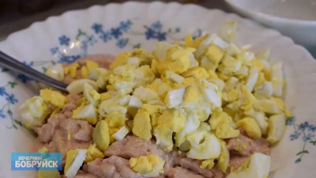 Предистория «Мимозы». Домашние рецепты советской кухни смотреть онлайн