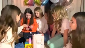 Настя на вечірці ДЕНЬ народження Маші ПОДАРУНКИ My little Nastya