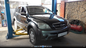 Замена втулок переднего стабилизатора и правого подкрылка на Киа Соренто 2005  Kia Sorento 2,5