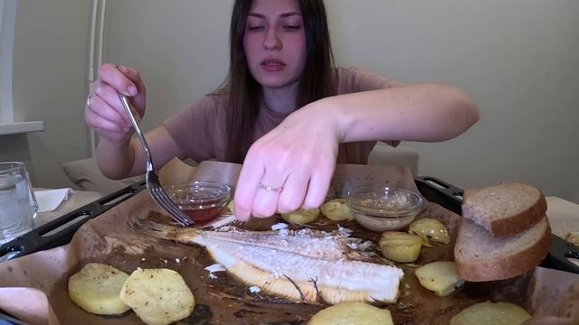 МУКБАНГ рыба КАМБАЛА? и картошка ? Было Не вкусно #мукбанг #итинг #ем #мукбангроссия #mukbang