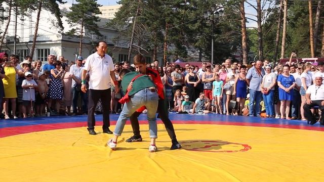 Сильнейших «батыров» собрал Сабантуй в Хабаровске смотреть онлайн