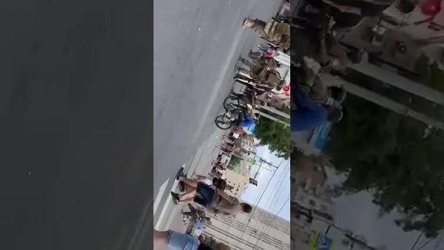 Ростов. Народ консолидируется в сторону Вагнера. А что, тоже вариант. Найти консенсус, вот наша цель смотреть онлайн