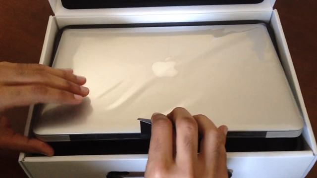 Apple MacBook Pro 13.3 Intel Core i7 2.8GHz - Unboxing смотреть онлайн