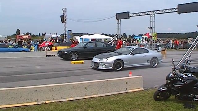 Airfieldrace 2010 Toyota Supra vs. BMW смотреть онлайн