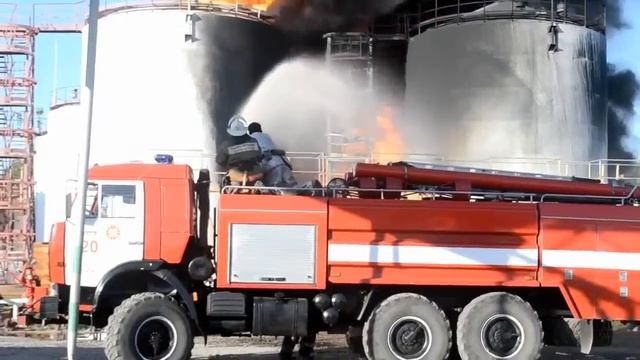 Киев тушение нефтебазы