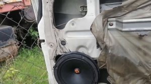 Замена штатных динамиков в Mitsubishi Canter на DL Audio Raven 165