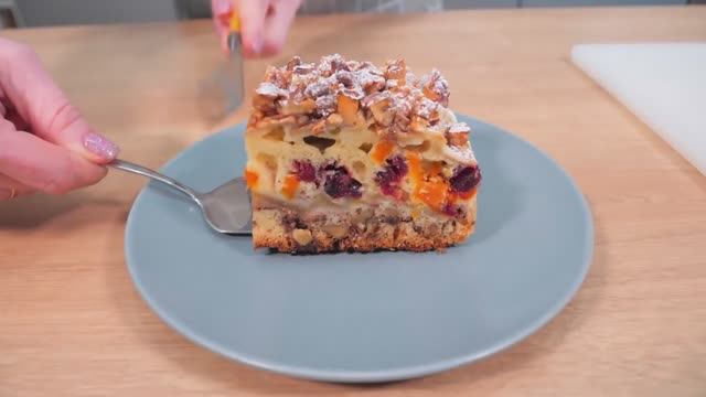 ПИРОГ С ЯБЛОКАМИ, ОРЕХАМИ И СУХОФРУКТАМИ