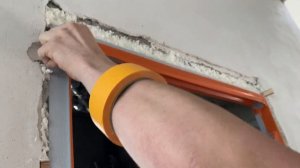 Защита дверей скрытого монтажа скотчем ПВХ при шпатлёвке и покраске. #шпаклевка#