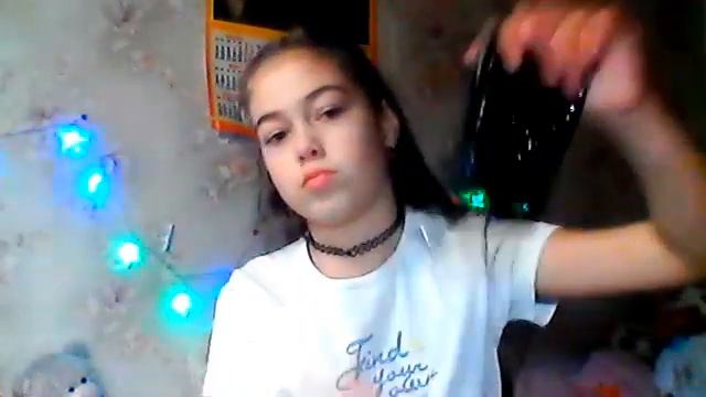 показываю чехлы на телефон......