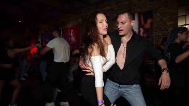 Roger Cracco Bachata Social Dance VI 2023.10.12. Wild Bachata Thursday by BOS смотреть онлайн