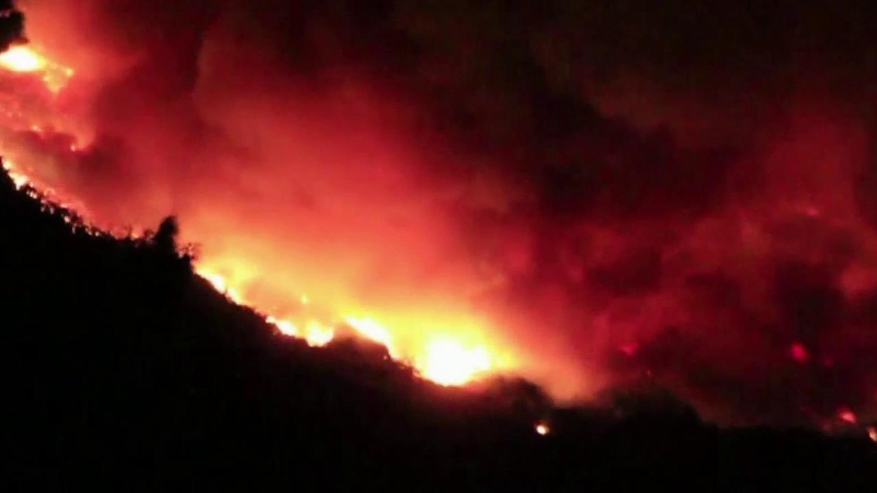 В Калифорнии продолжают бушевать лесные пожары