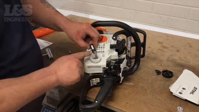 How to Change a Fuel Filter on a Stihl MS180 Chainsaw | L&S Engineers смотреть онлайн