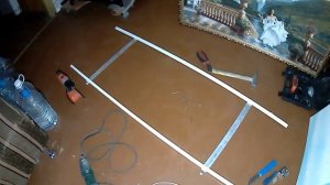 Режем болгаркой экран под ванную. Слишком высокий.