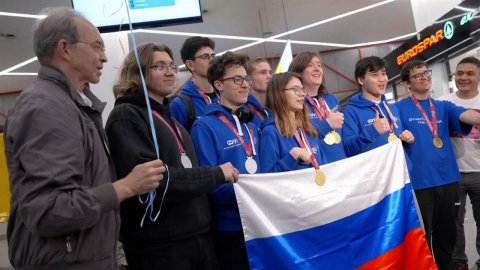 Российские школьники привезли 10 медалей с Международной Менделеевской олимпиады по химии