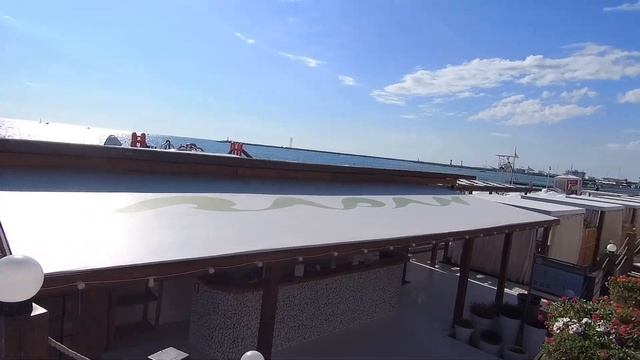 пляж"Приморский",Сочи 12.09.23г. Проверяю камеру в морской воде. Вода тёплая, но после шторма мутна смотреть онлайн