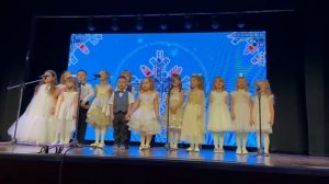 Выступление детей  песня "Ёлочка"