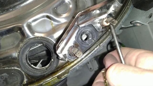 Как снять Тэн  стиральной машины Miele.
