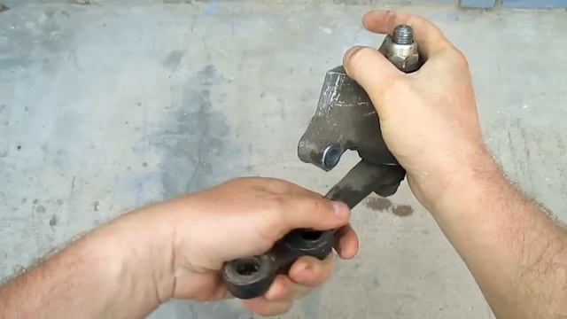 ПОВОРОТ РУЛЯ РЫВКАМИ И С ПОДКЛИНИВАНИЕМ.ПРИЧИНА. смотреть онлайн