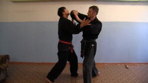 Защита от бокового удара рукой (боевое хапкидо, каратэ). Вариант 2.