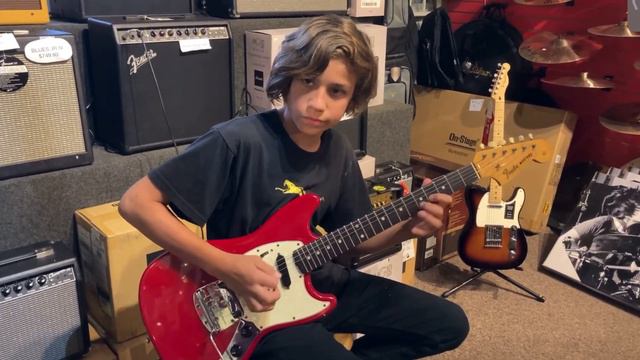 Playing a 1965 fender mustang смотреть онлайн
