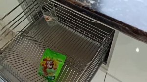 Кухня белый глянец открывание без ручек используя профиль GOLA и фурнитуру BLUM