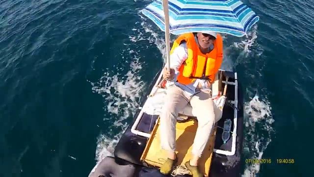 Морской самоходный надувной матрас с бензиновым двигателем от триммера.Финальная версия. смотреть онлайн