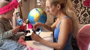 Меняем лампочку в глобусе