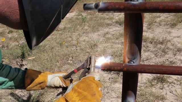 Ep. 218 - Installing Continuous Panels | Bison Fencing made Simple смотреть онлайн