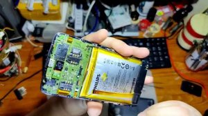 замена аккумуляторной батареи телефона Philips W8510