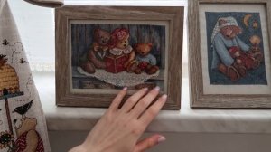 Вышитая коллекция мишек Dimensions в комнате у сына. Оформленная вышивка Дименшенс.
