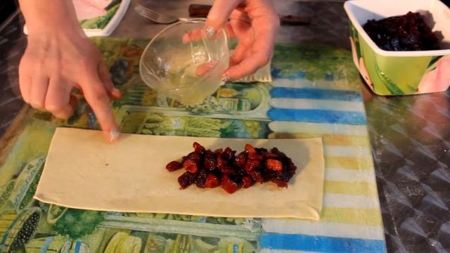 Мука и кипяток . Пирожки как в Макдональдсе! Даже круче! Вкуснейшие пирожки с вишней за 5 минут!