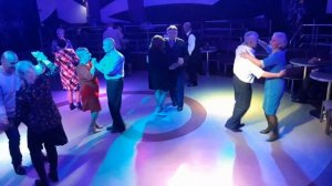 Танцуем Под Белые Розы!