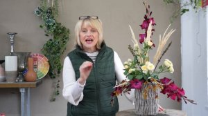 How to Create a Triangle Shape Floral Arrangement with Pampas Grass & Roses 💐 Step-by-step Guide