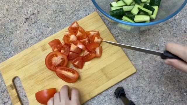 Готовлю каждый день. Очень легкий салат. Оңай салат. Всего 3 ингредиента. Салат с кукурузой, помидо смотреть онлайн
