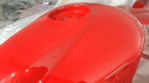 красный candy по белой подложке. как это выглядит