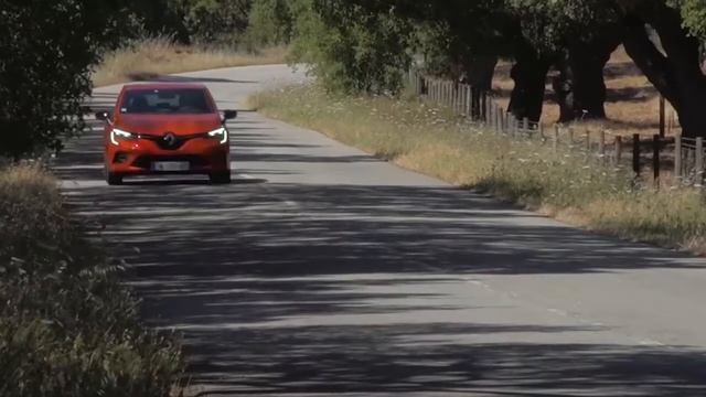Peugeot 208 vs Renault Clio смотреть онлайн