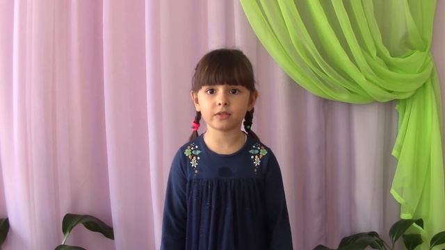 #страначитающая Чурина Ксения читает стихотворение Галины Боргуль "Подружка Маша" смотреть онлайн