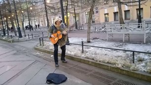 Треш музыкант на улицах Питера. Безусловный талант.