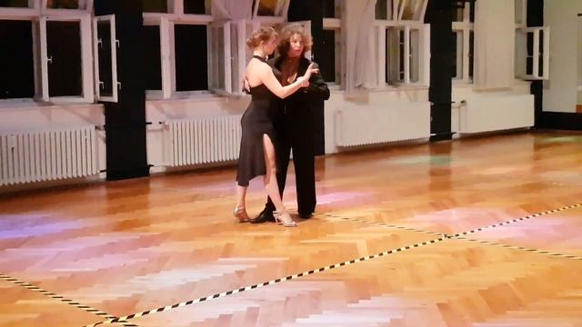 Universitango.com - Pablo & Ludmila - Playful Tango Steps смотреть онлайн